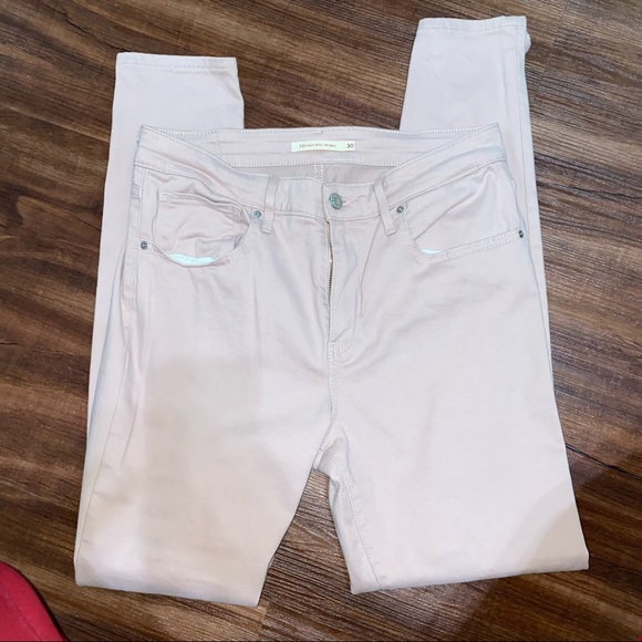 Pink Levi’s Jeans - Picture 5 of 9